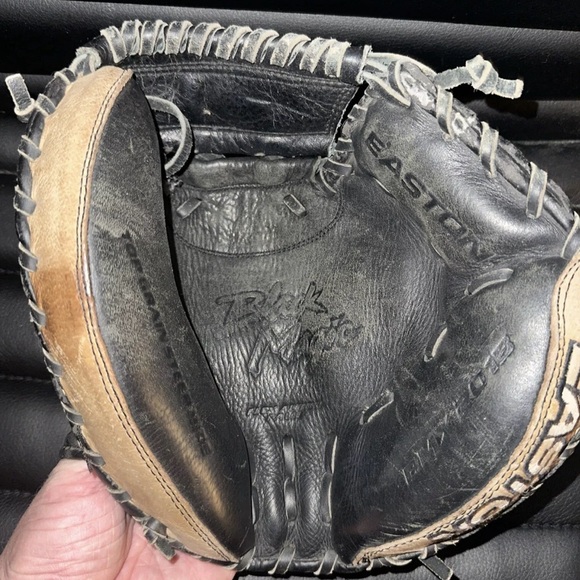 Easton Black Catcher's Mitt black magic leather baseball - Picture 2 of 3